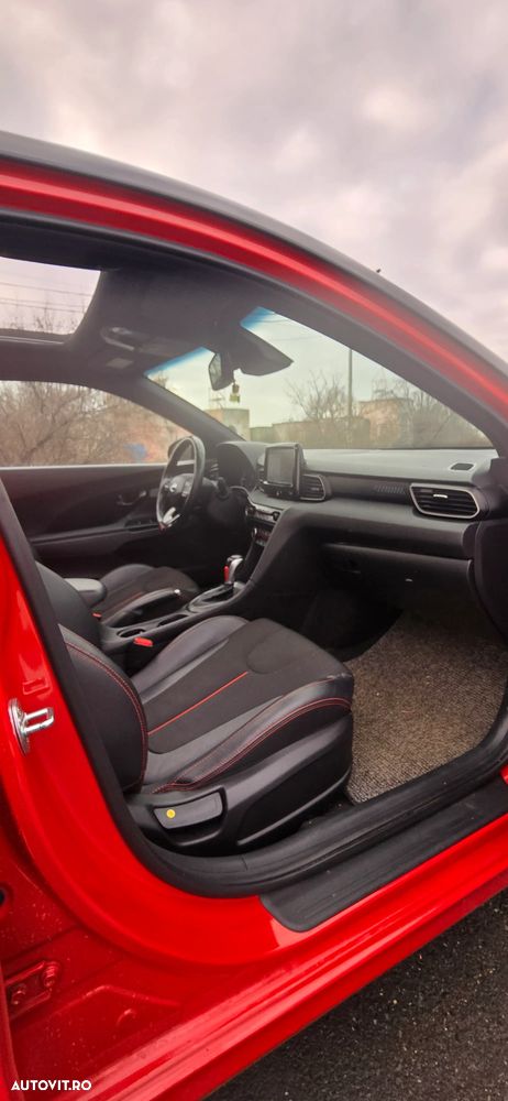 Hyundai Veloster - 33