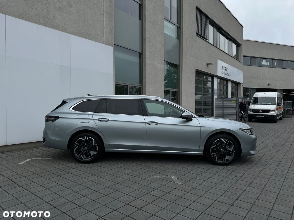 Volkswagen Passat Variant 1.5 TSI ACT mHEV Elegance DSG - 3
