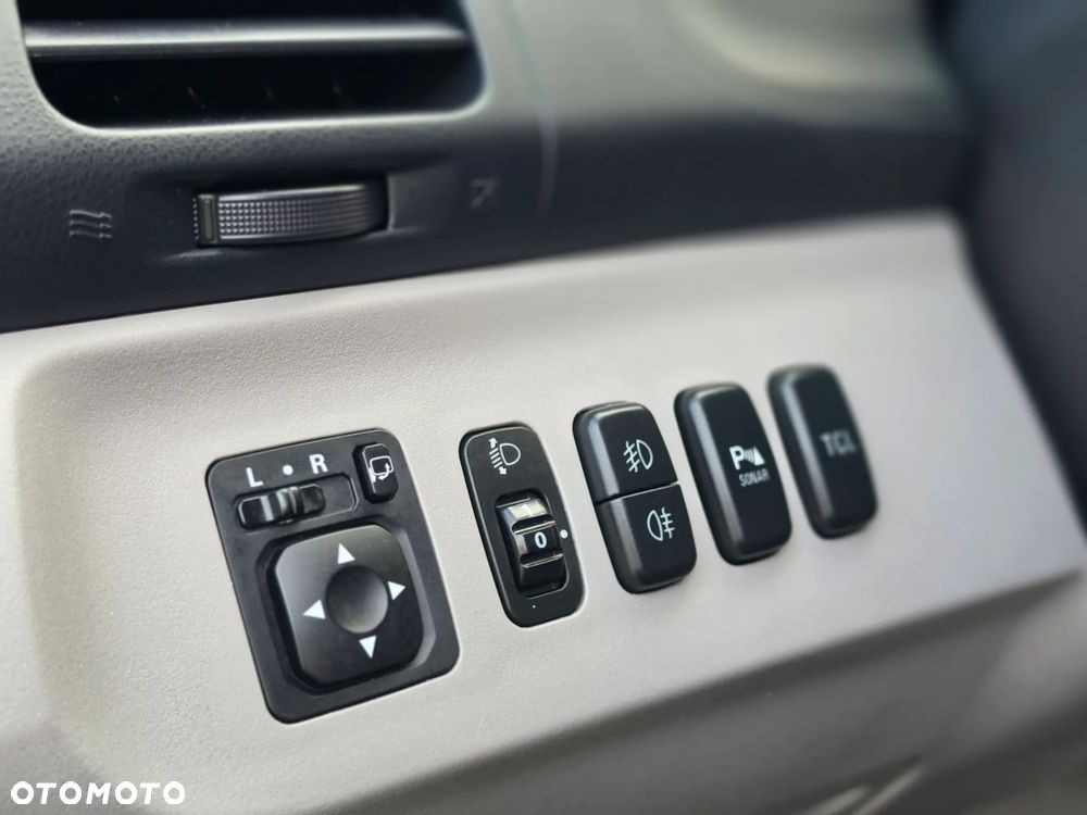 Mitsubishi Grandis - 18