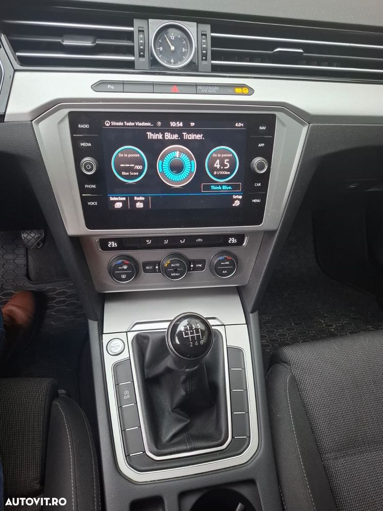 Volkswagen Passat - 8