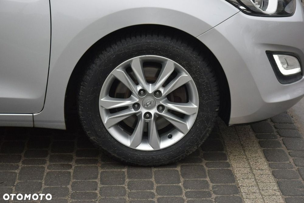 Hyundai i30 1.6 CRDi Fifa World Cup Edition - 10