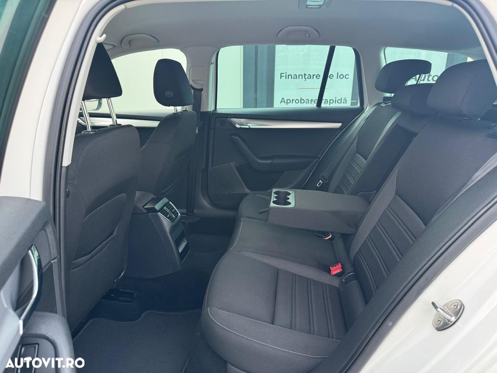 Skoda Octavia 1.6 TDI DSG Style - 16
