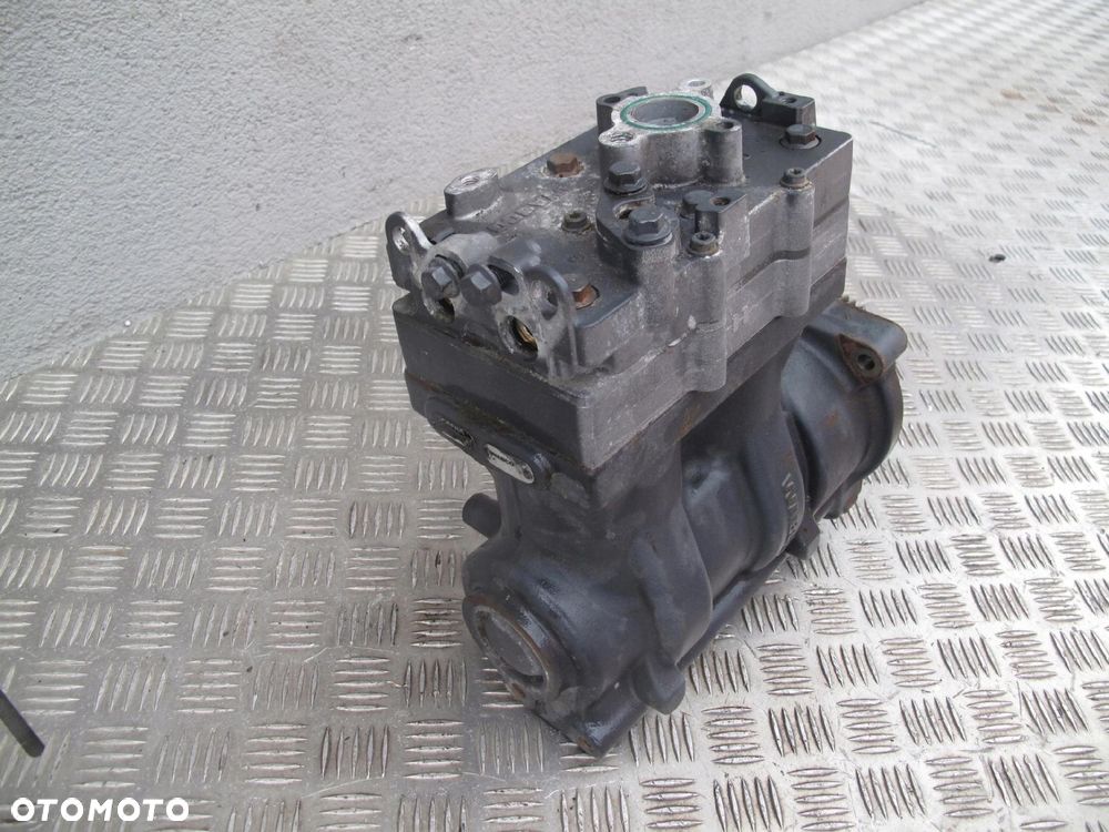 KOMPRESOR SPRĘŻARKA POWIETRZA SCANIA R S - 8