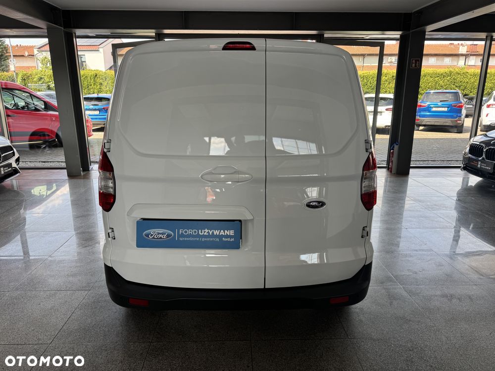 Ford Transit Courier - 11
