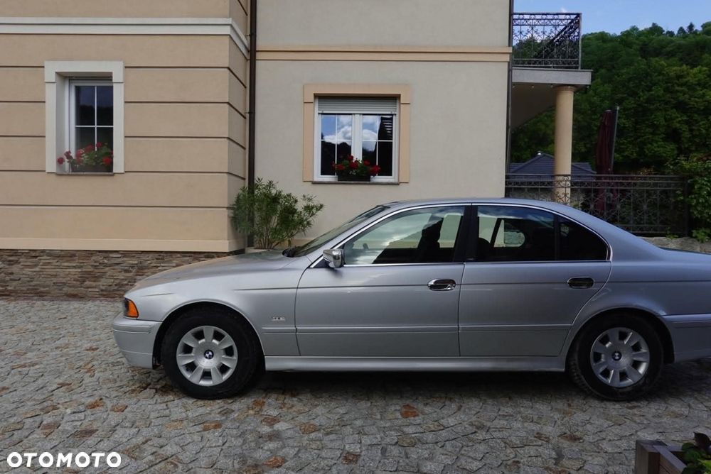 BMW Seria 5 520i Touring Edition Lifestyle - 2