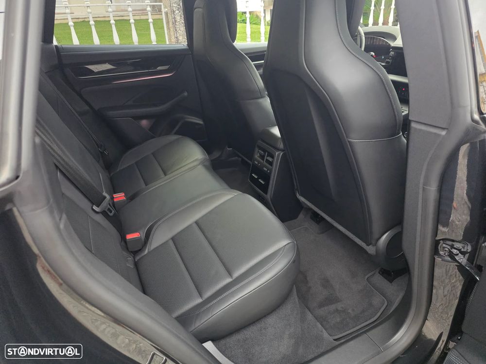 Porsche Macan Electric 4 - 16