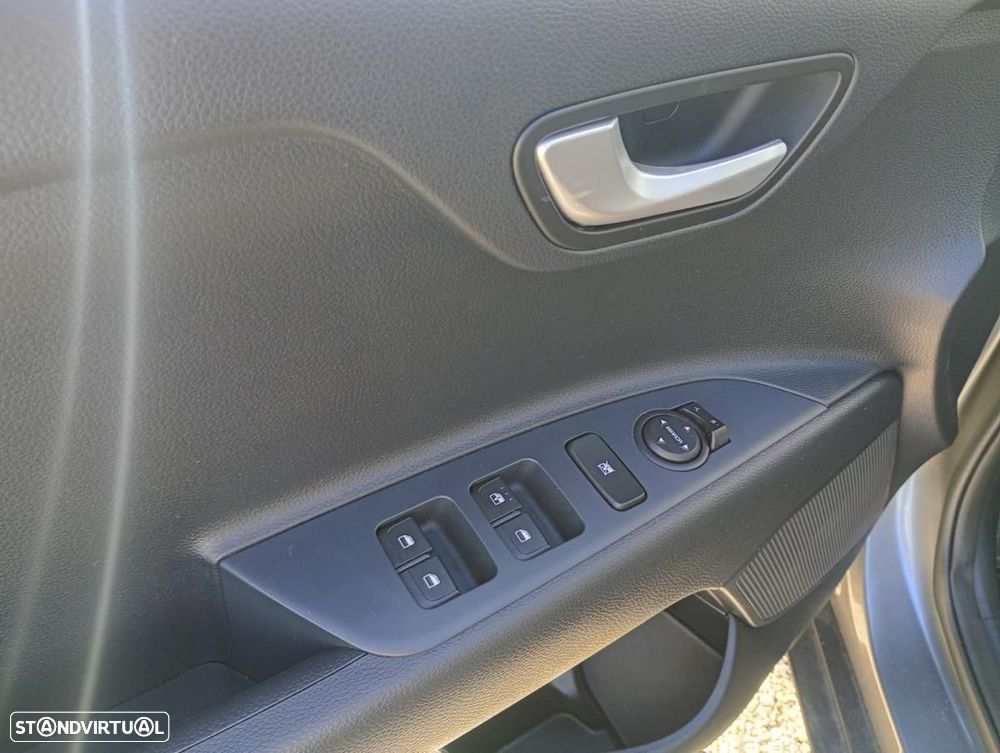 Kia Stonic 1.2 MPi Dynamic - 11