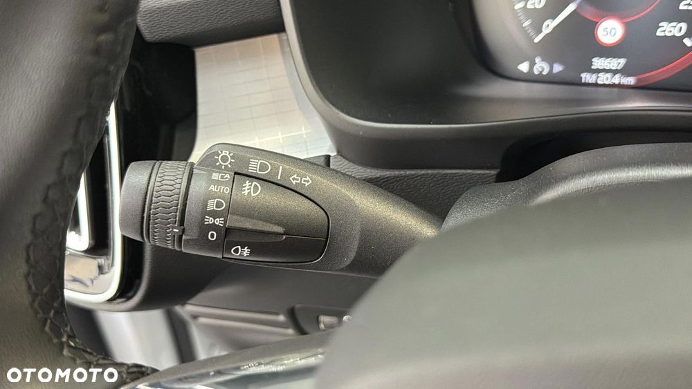 Volvo XC 40 T3 Momentum Pro - 25