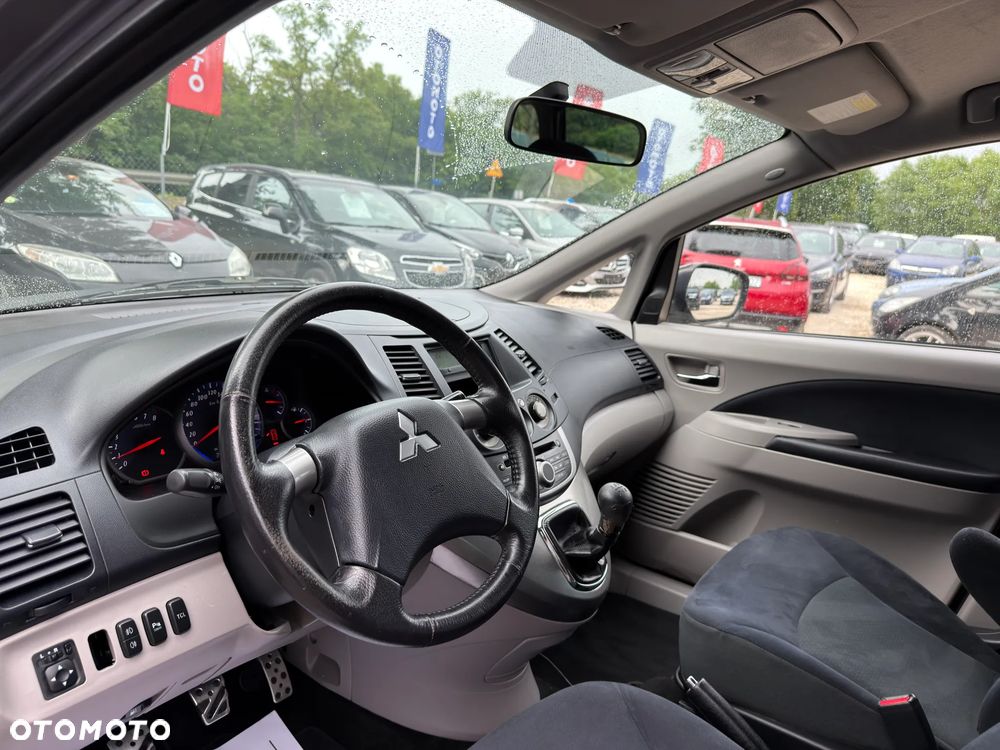 Mitsubishi Grandis 2.4 Motion - 22