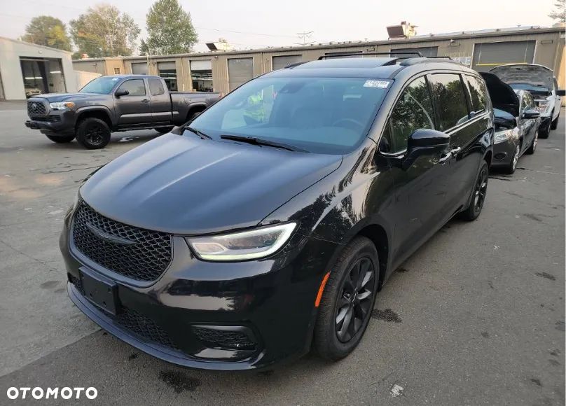 Chrysler Pacifica - 1