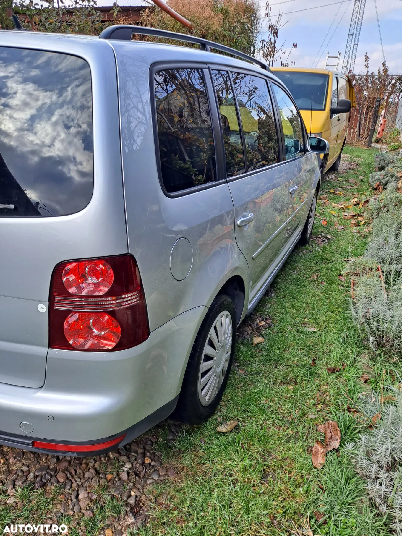 Volkswagen Touran - 5