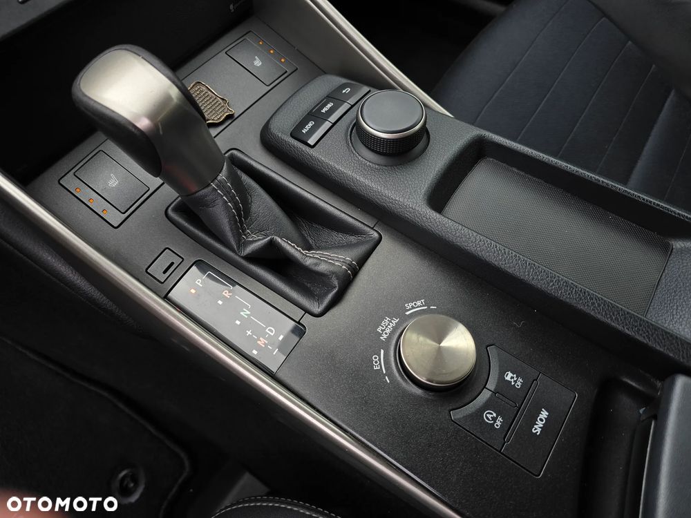 Lexus IS 200t / 300 Prestige - 32
