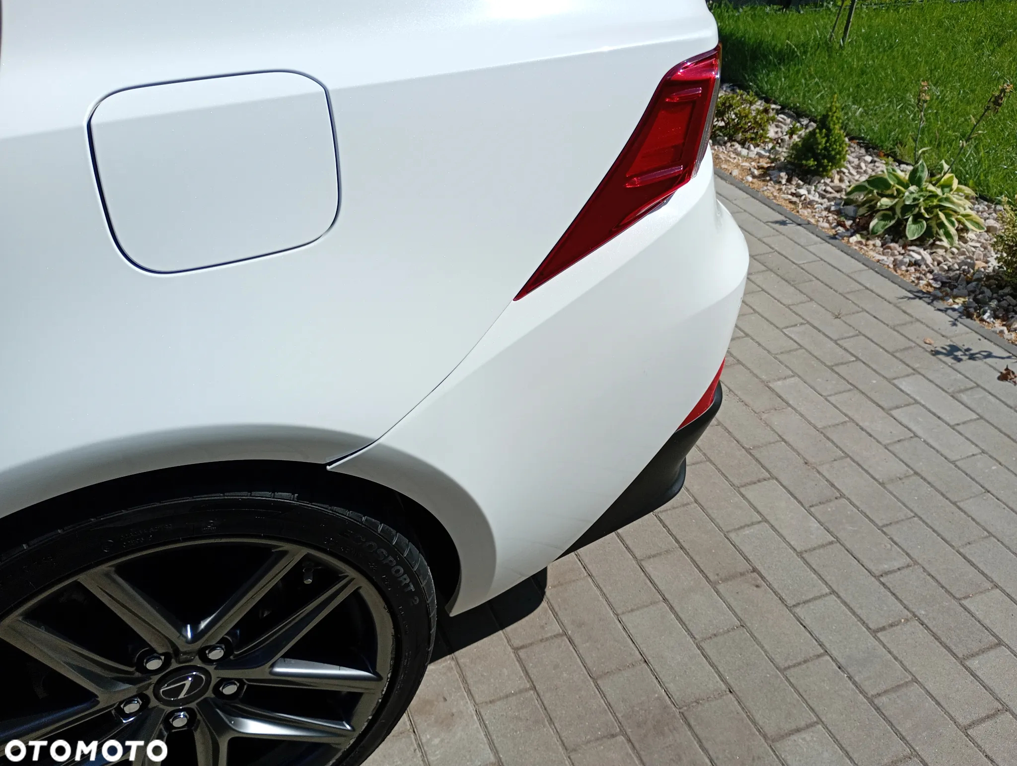 Lexus IS 300h F Sport - 24
