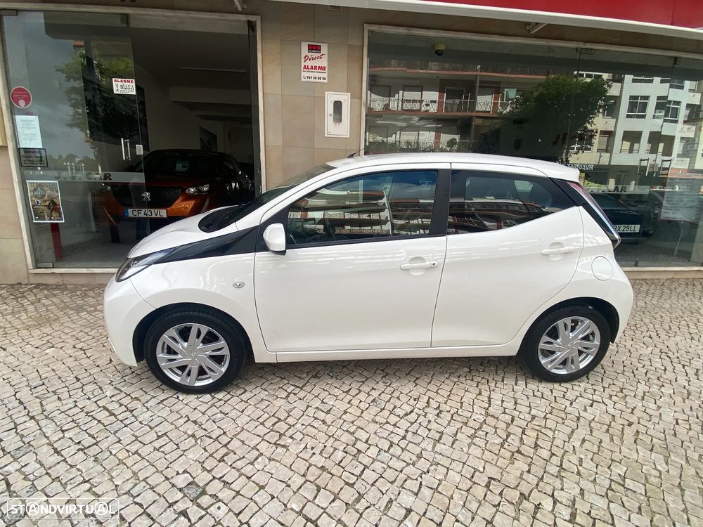Toyota Aygo x-play touch - 11