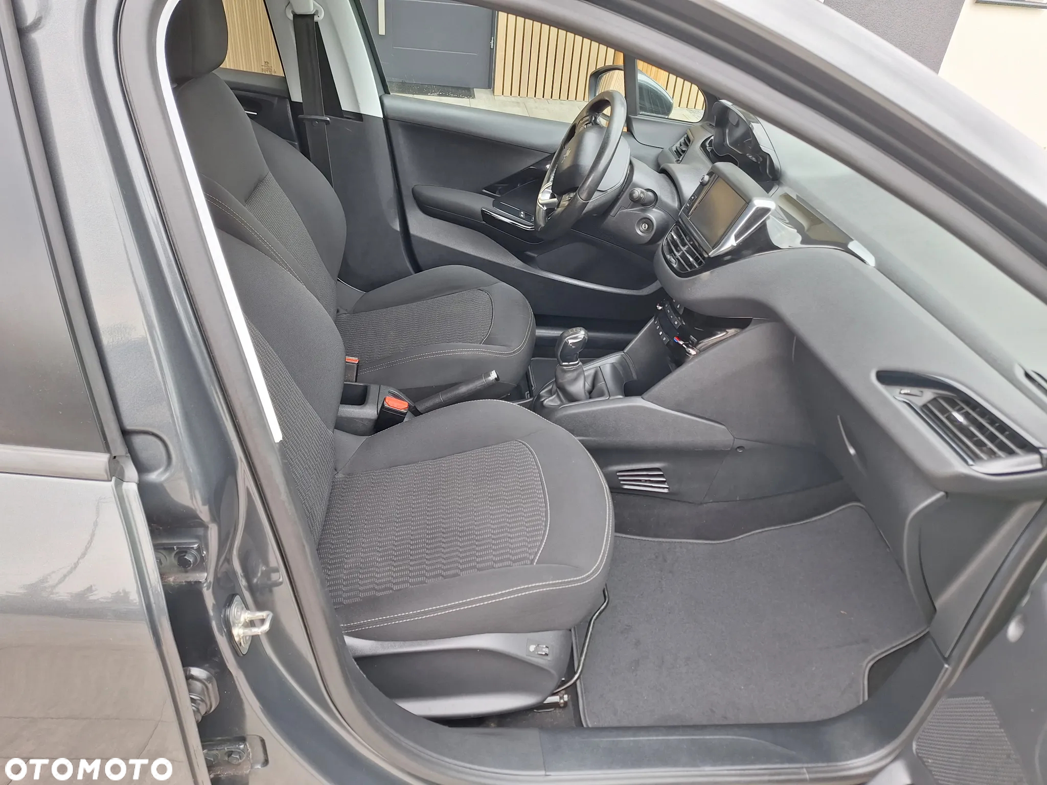 Peugeot 208 - 9