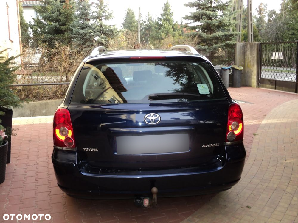 Toyota Avensis 1.8 VVT-i Combi Sol - 2