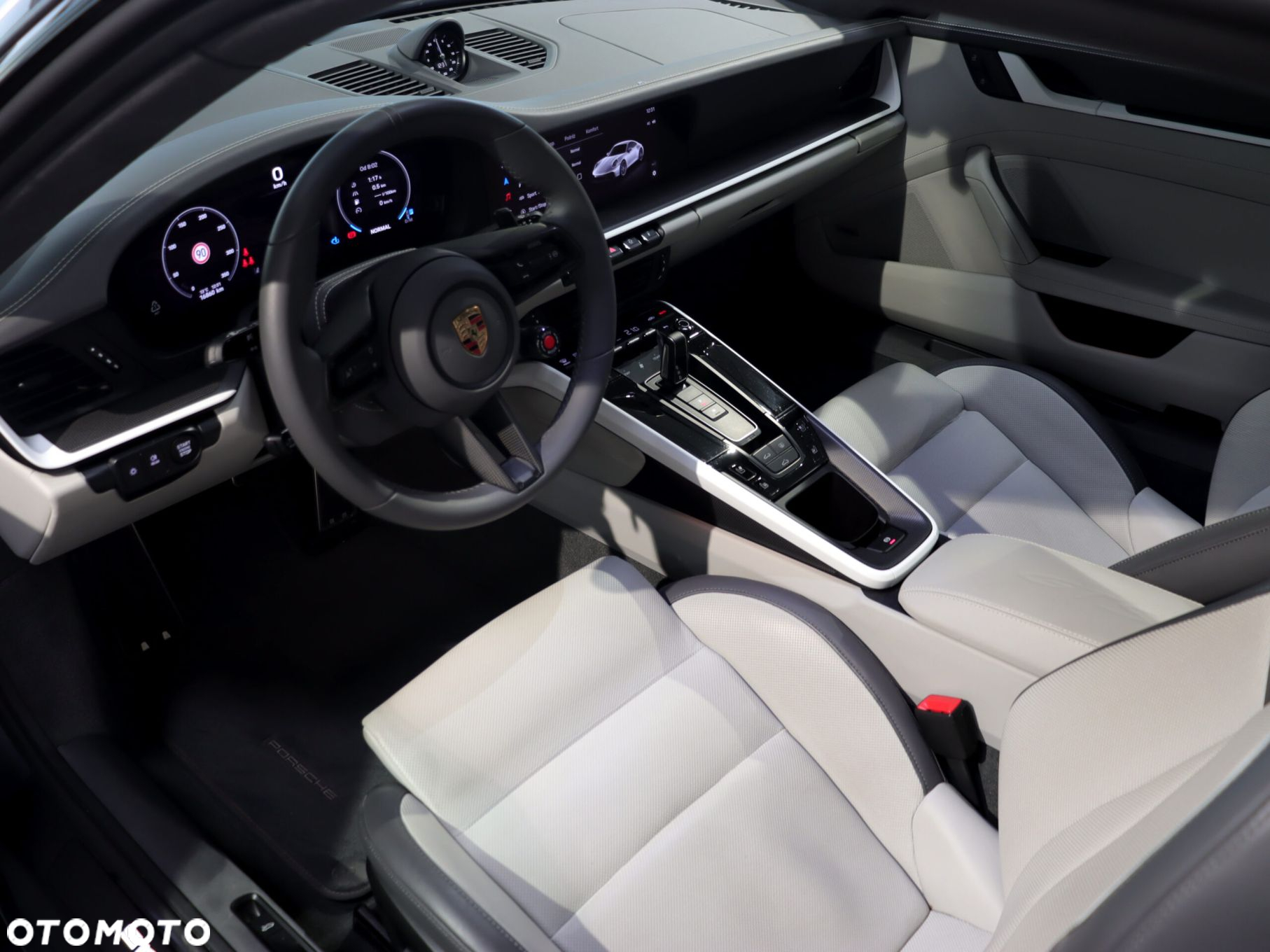 Porsche 911 Carrera 4 GTS PDK - 15