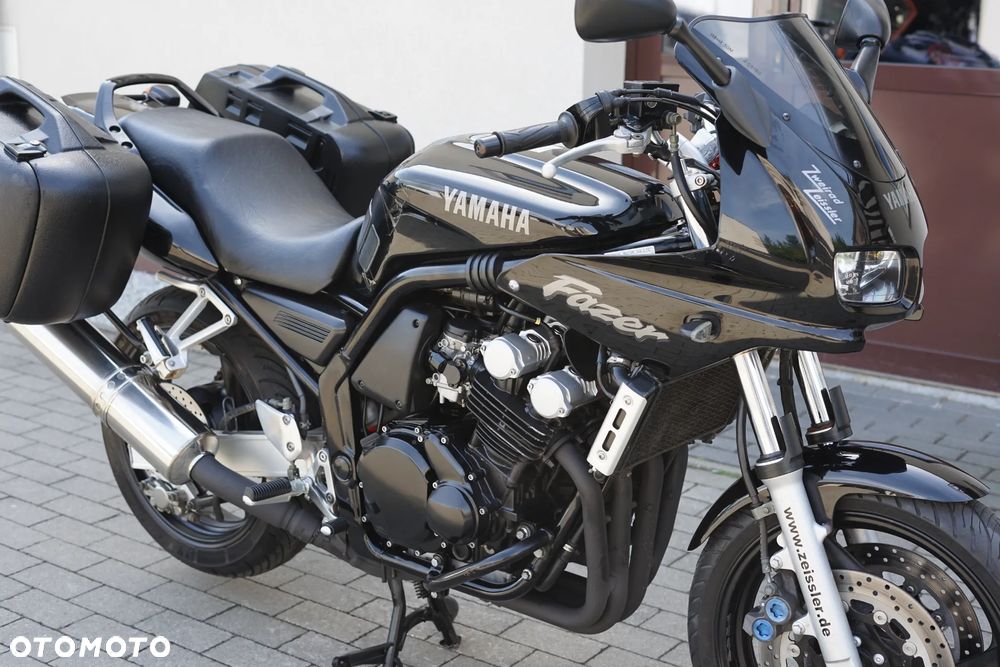 Yamaha FZS - 12