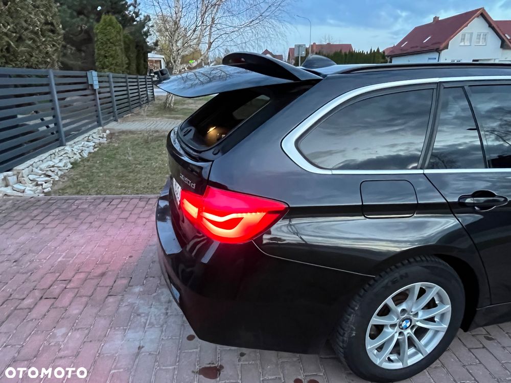 BMW Seria 3 320d xDrive M Sport - 12