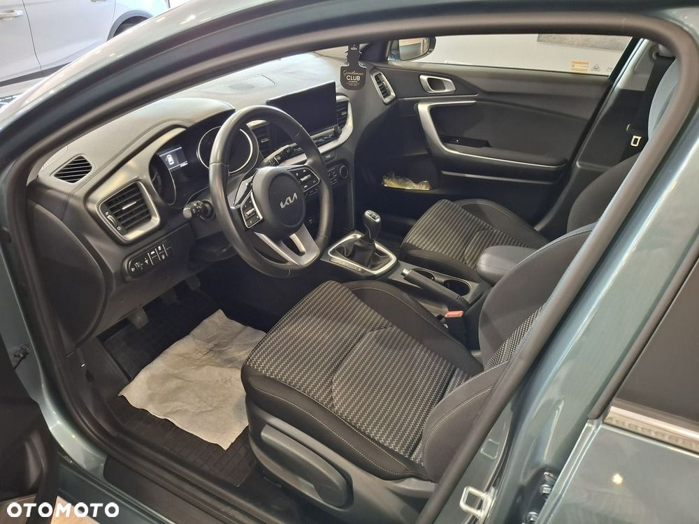 Kia Ceed 1.5 T-GDI M - 11
