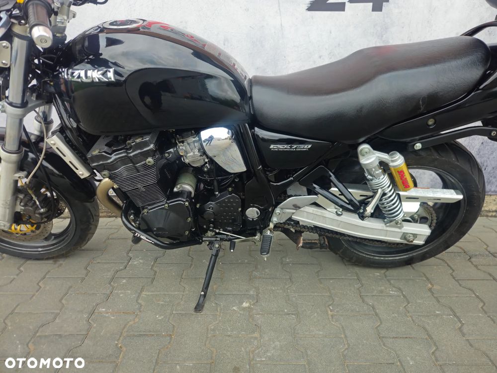 Suzuki GSX - 13