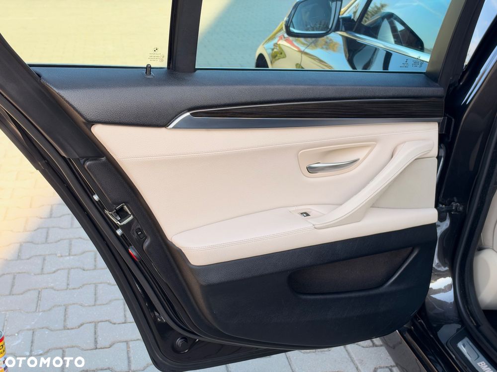 BMW Seria 5 530d xDrive Luxury Line - 27