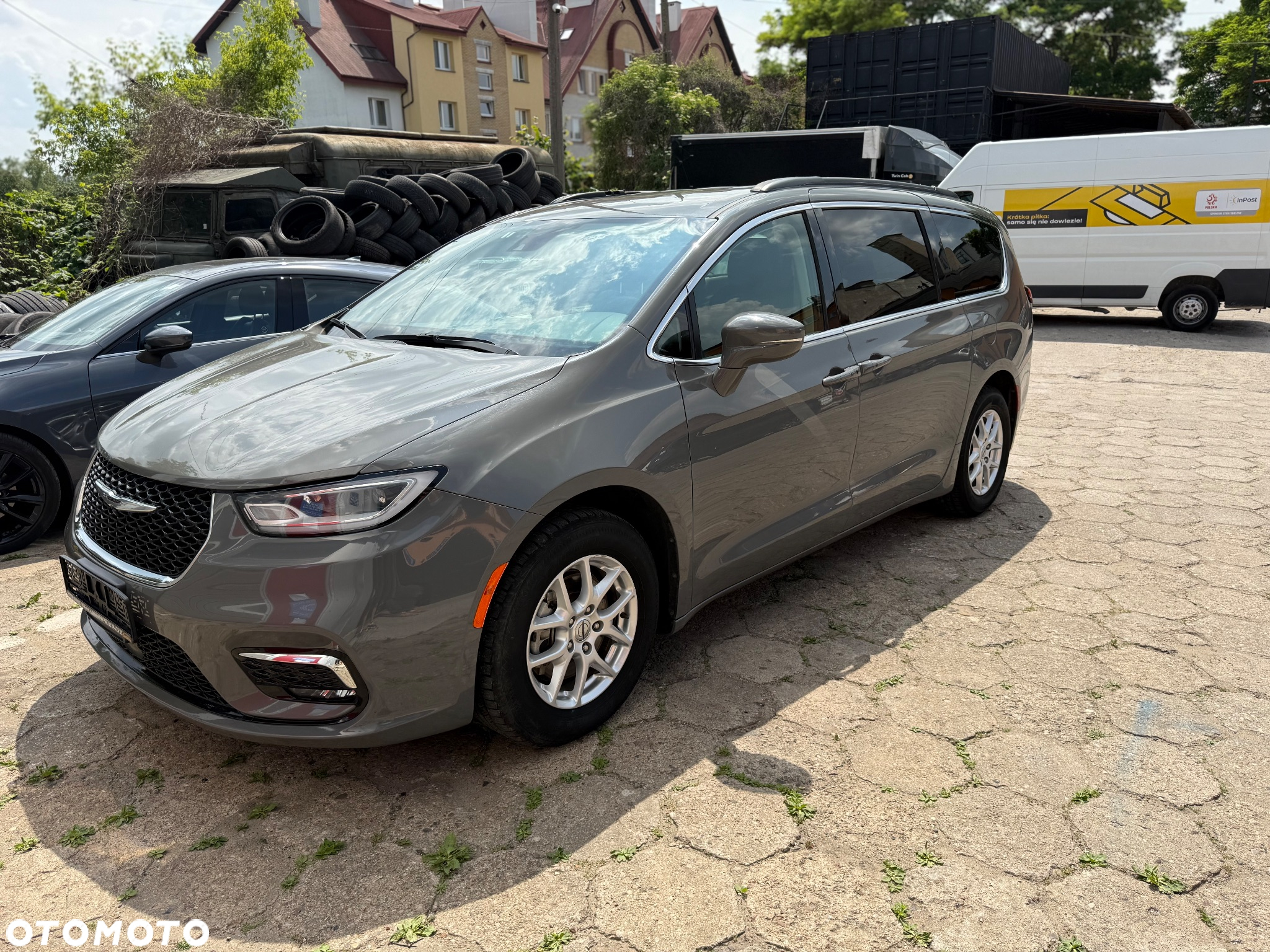 Chrysler Pacifica - 16
