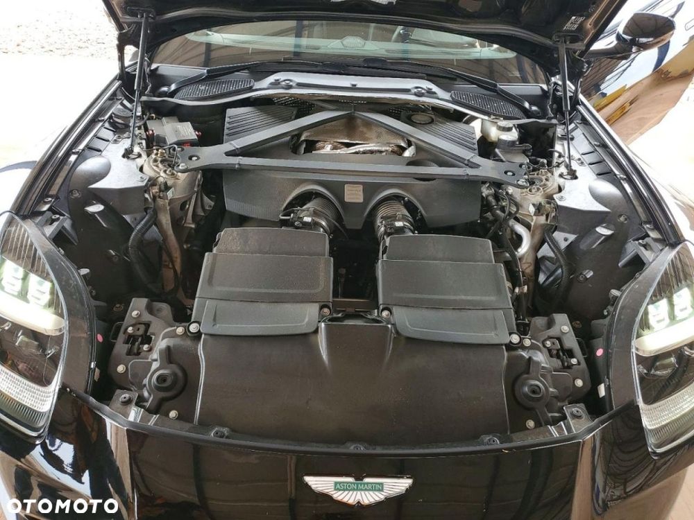 Aston Martin Vantage - 11