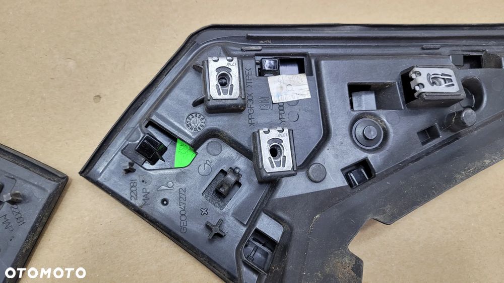 OPEL GRANDLAND X Plastik obudowa osłona bagażnika klapy LEWY PRAWY YP00030377 oryginał - 4