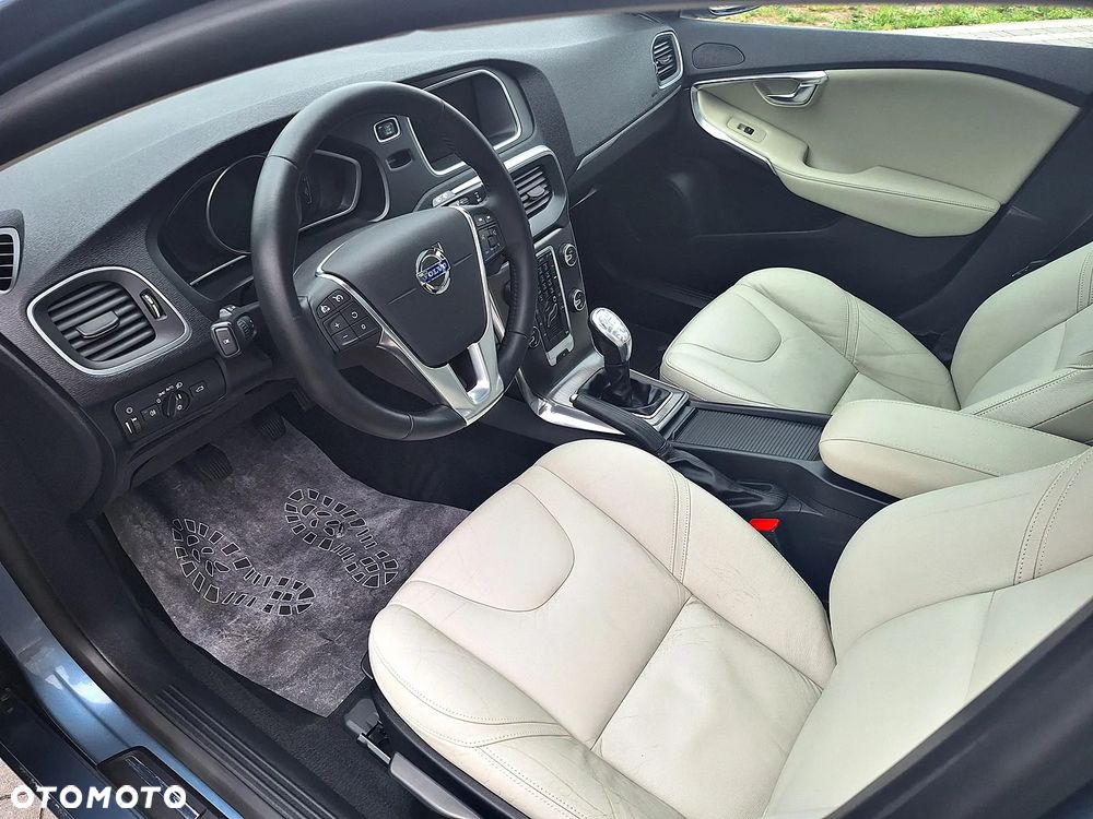 Volvo V40 D2 Summum - 13