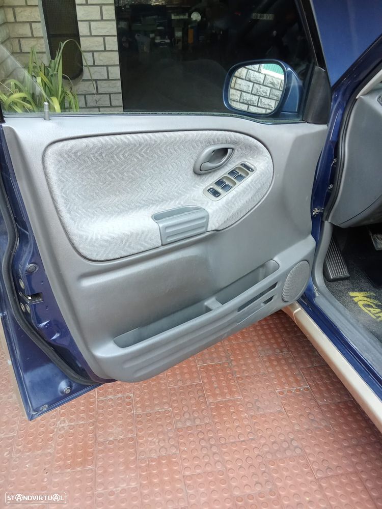 Suzuki Grand Vitara Metal Top 2.0 TDi - 7
