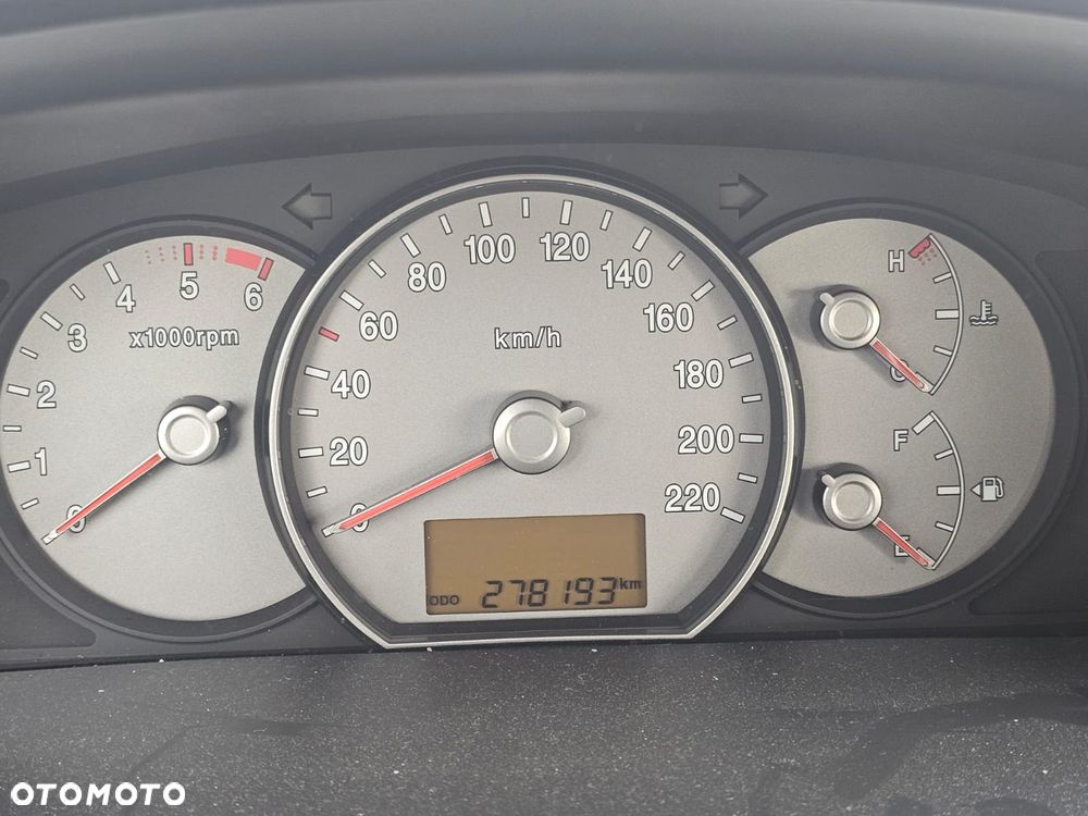Kia Carens - 6