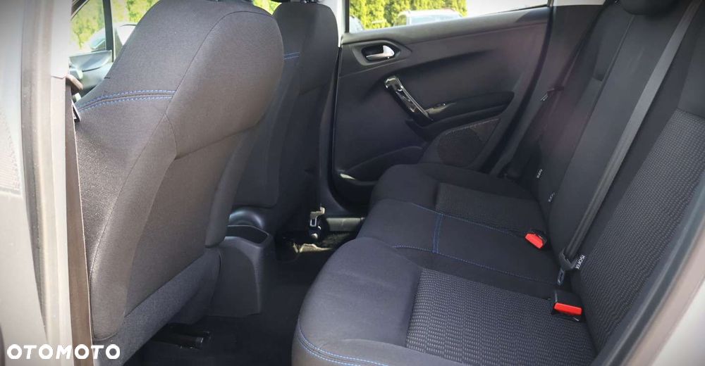 Peugeot 208 - 17