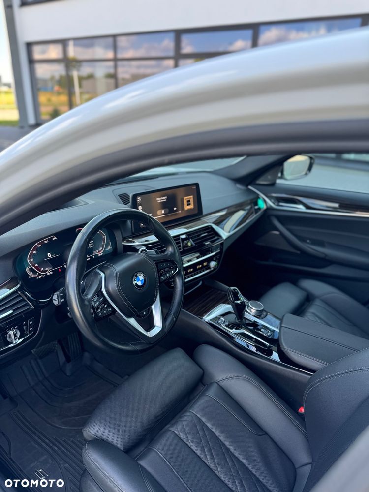 BMW Seria 5 530i xDrive GPF Sport Line sport - 10