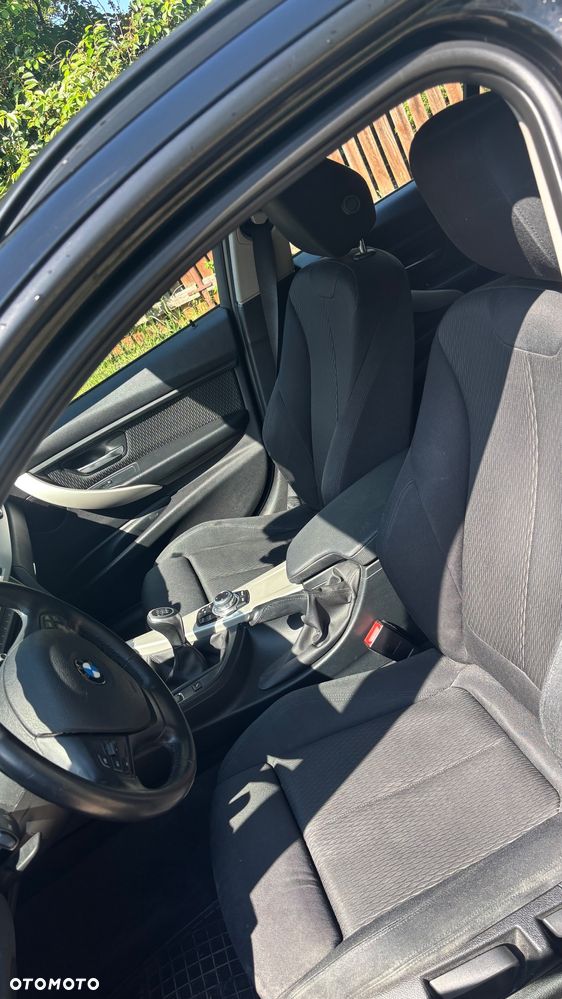 BMW Seria 3 318d EU6 - 13