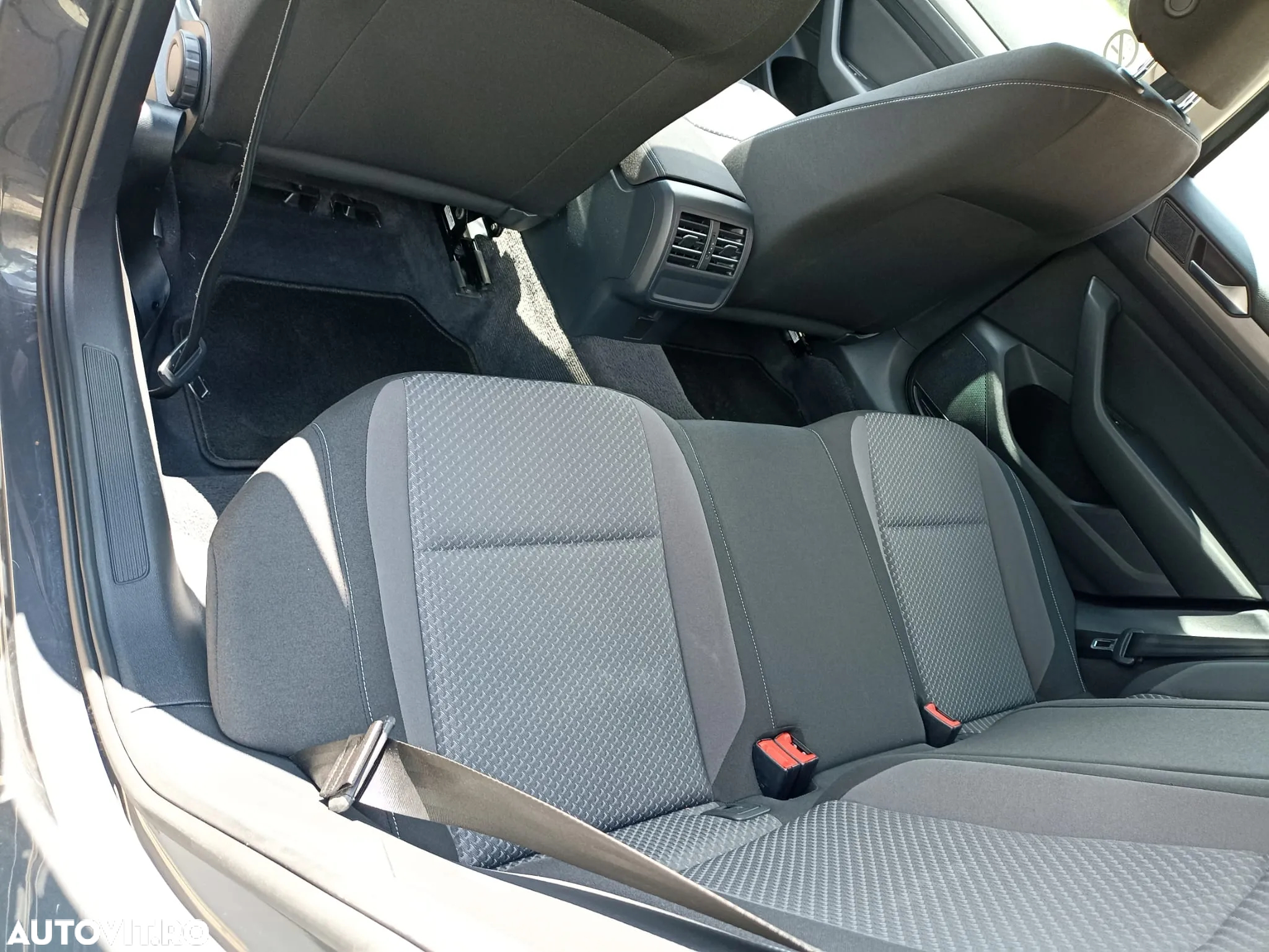 Volkswagen Passat - 10