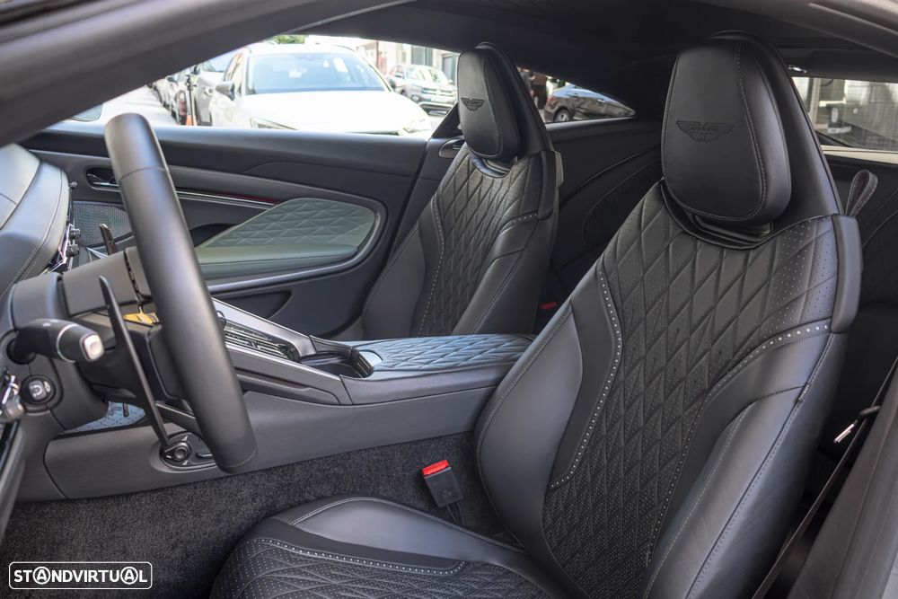 Aston Martin DB12 Coupé V8 - 11
