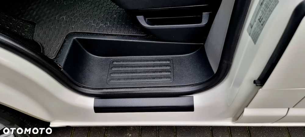 Volkswagen Transporter L1H1 Plus Trendline DSG - 33