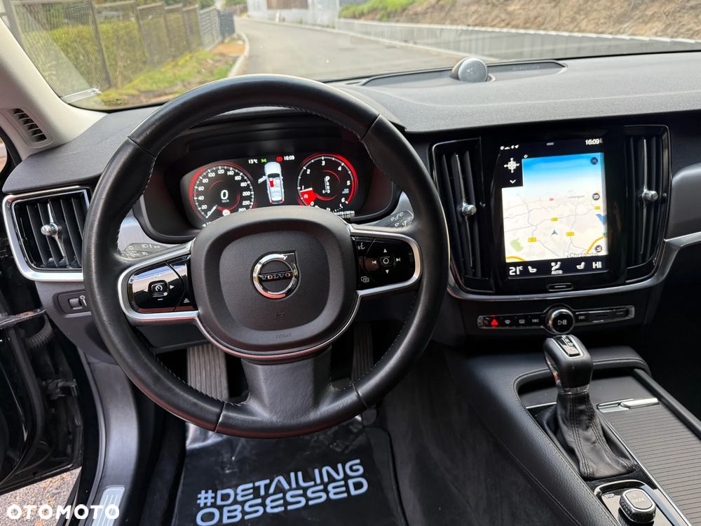 Volvo V90 D5 AWD Momentum - 28