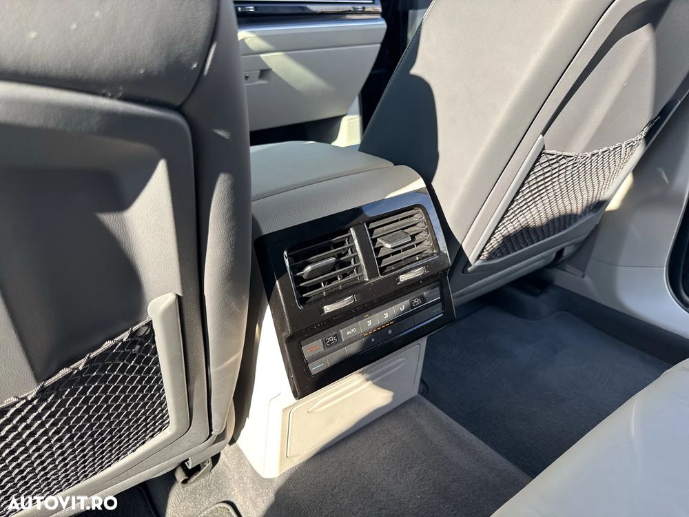 Volkswagen Touareg V6 TDI 4MOTION Elegance - 24