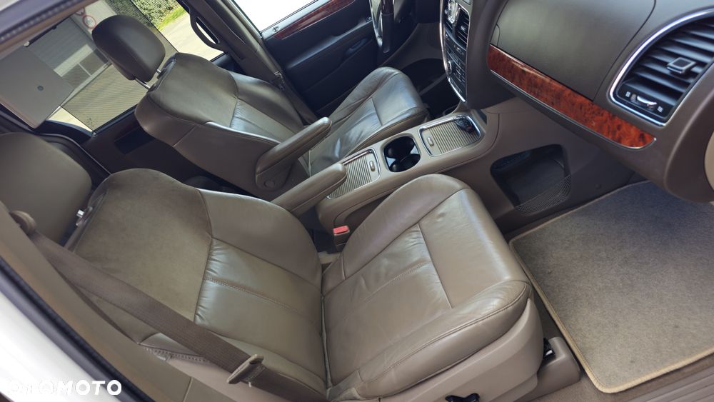 Chrysler Town & Country 3.6 Limited - 13
