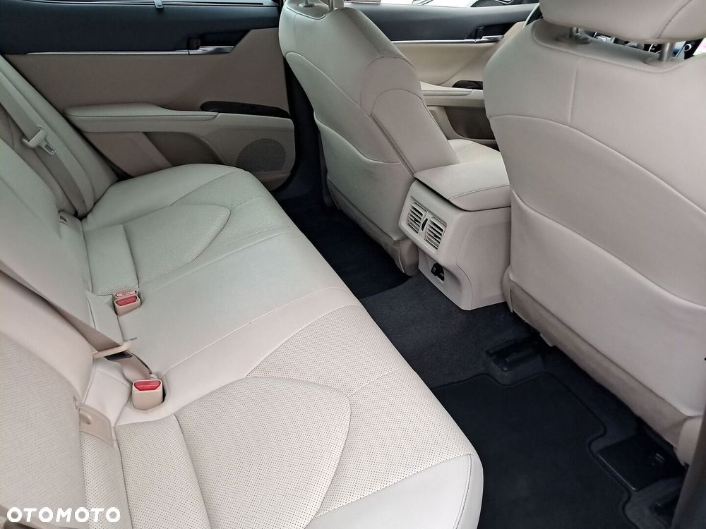 Toyota Camry 2.5 Hybrid Executive CVT - 11