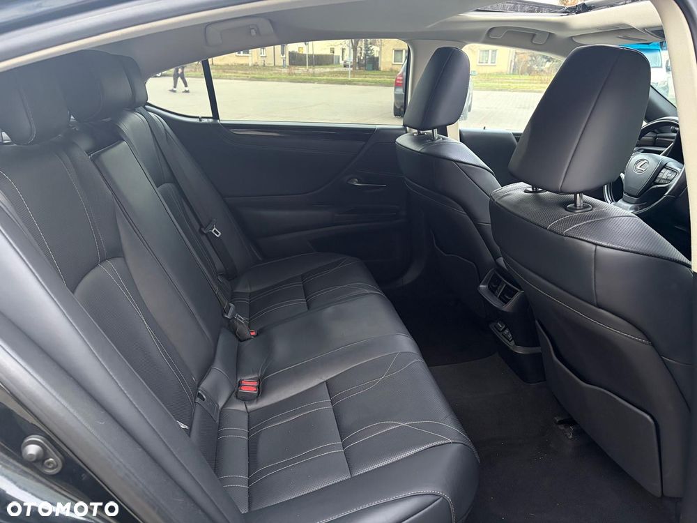 Lexus ES 300h Prestige - 15