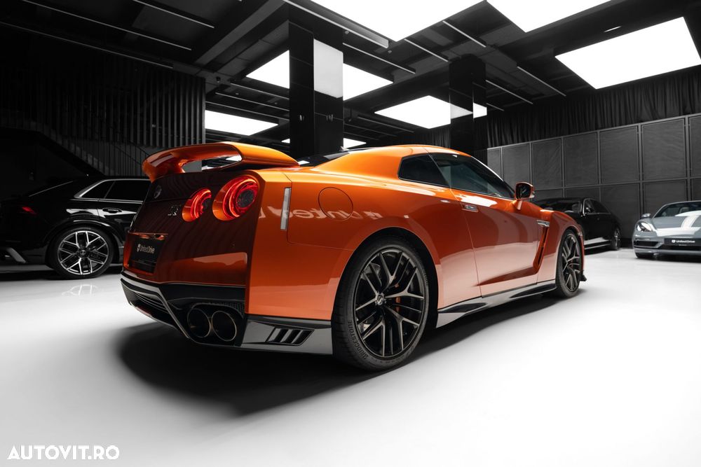 Nissan GT-R - 10