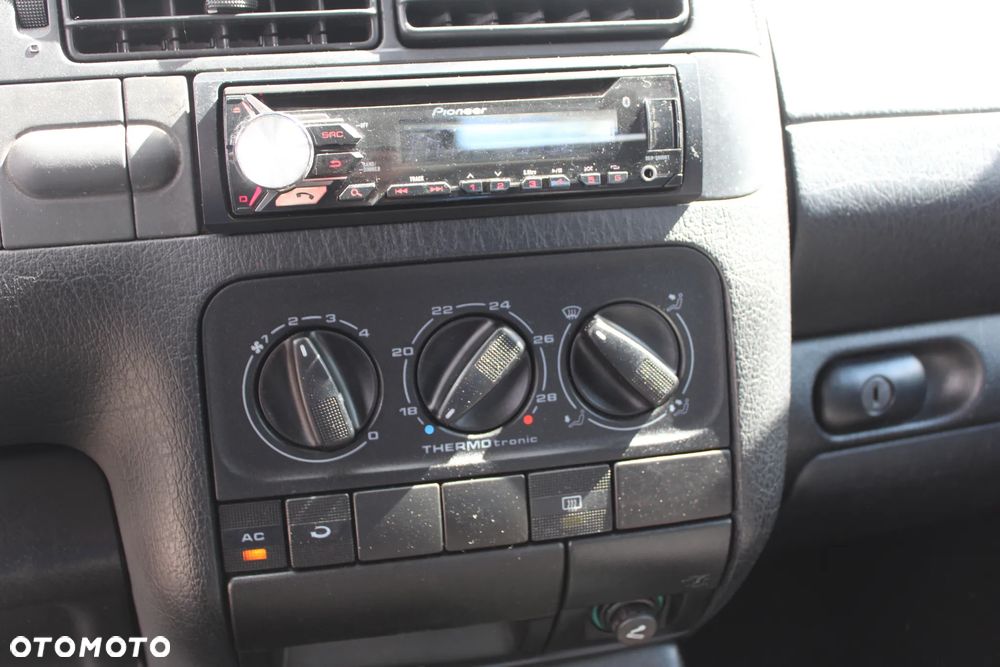 Volkswagen Vento - 16