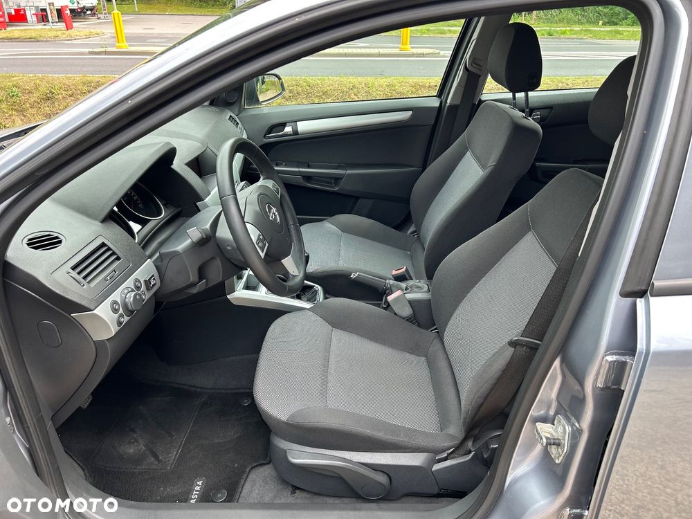 Opel Astra 1.6 Edition 111 Jahre - 17