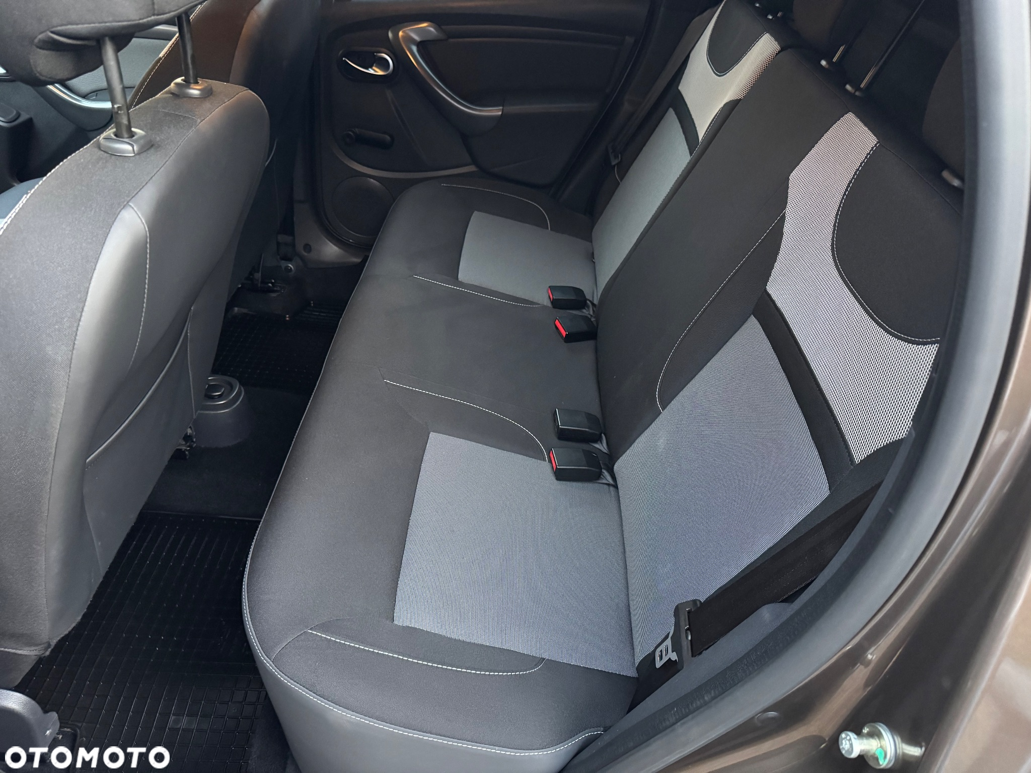 Dacia Duster 1.6 SCe Prestige - 18