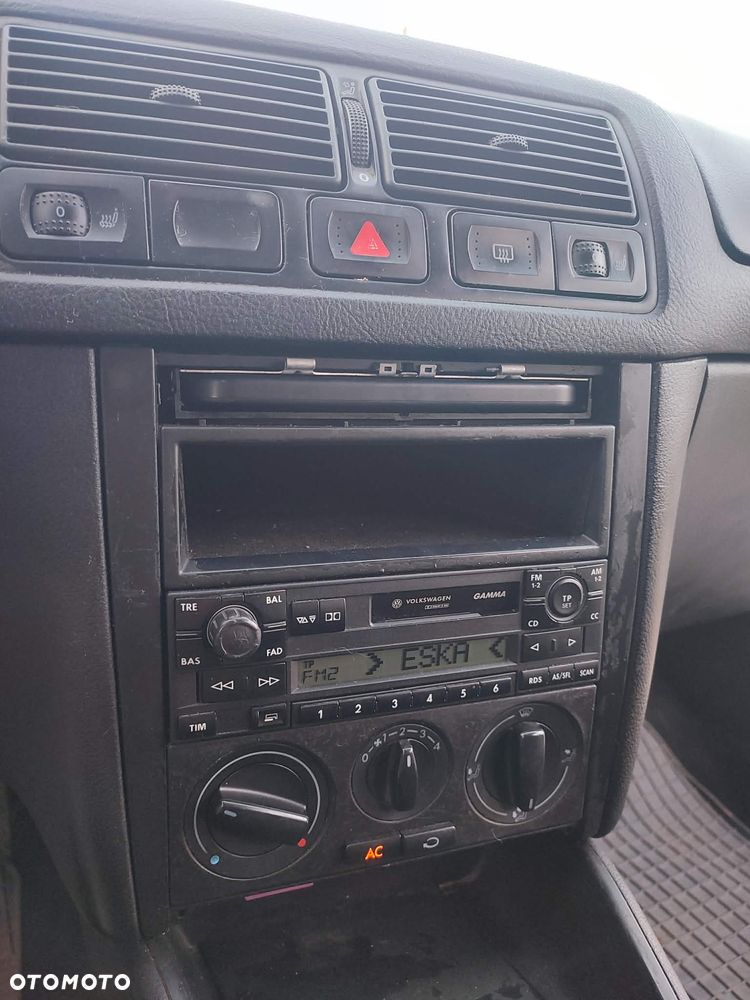 Volkswagen Golf 1.6 Comfortline - 15