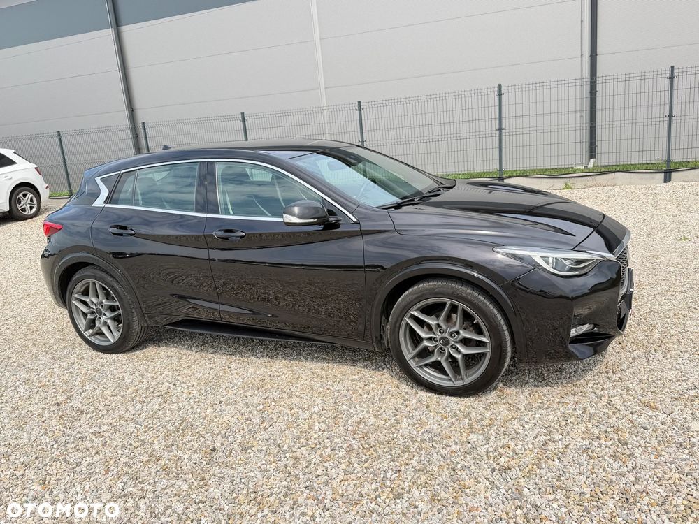 Infiniti Q30 1.6t Sport 7DCT - 1