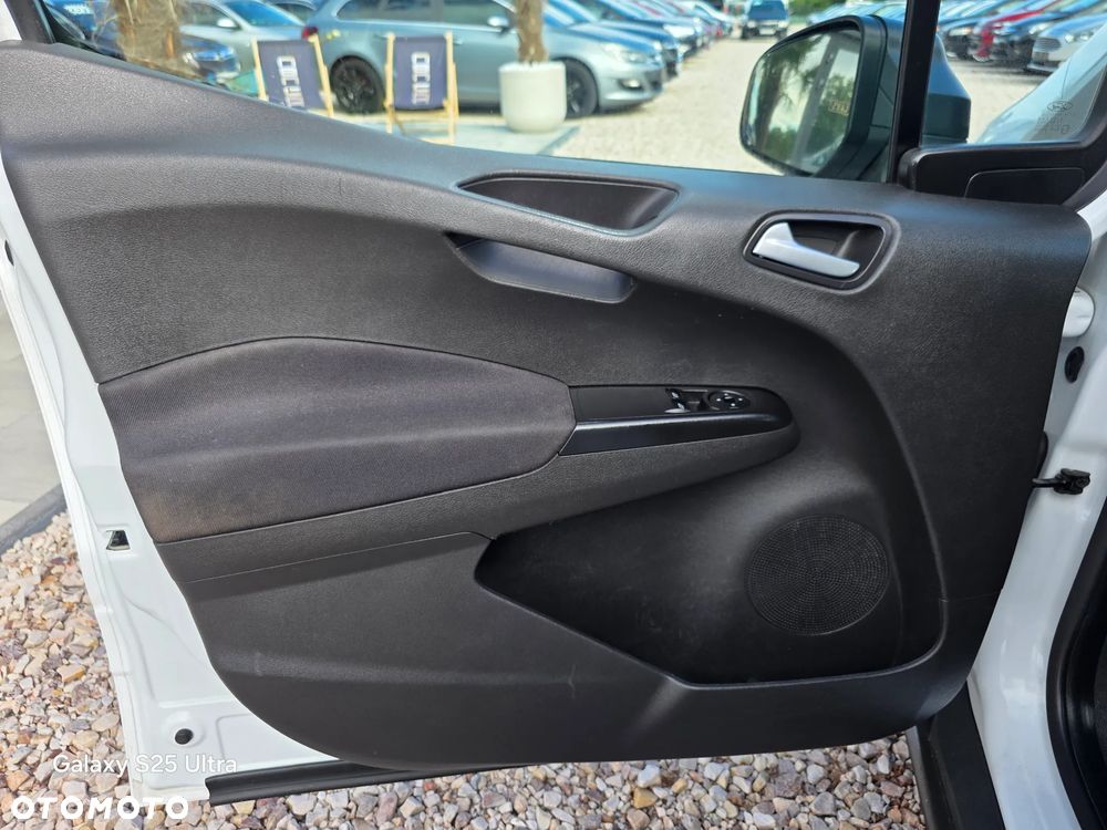 Ford Transit Courier - 21